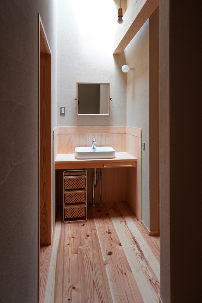 奥まった敷地に離れを建てました。